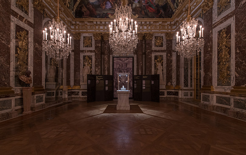 Exposition de la Verseuse en Argent du Siam au Château de Versailles