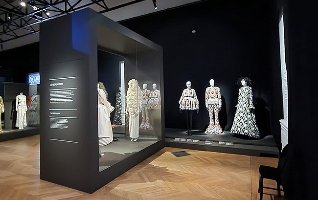 Exposition temporaire intitulée "Frida Kahlo, Au delà des apparences" au Palais Galliera à Paris