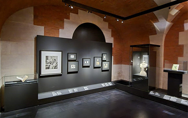 Exposition temporaire intitulée "Frida Kahlo, Au delà des apparences" au Palais Galliera à Paris
