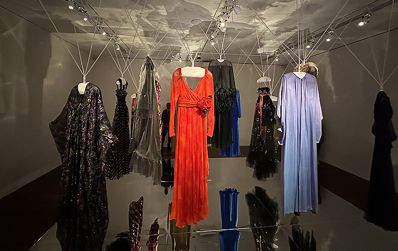 Exposition temporaire "Yves Saint Laurent : Transparences" au Musée Yves Saint Laurent à Paris