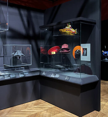 Exposition temporaire "Stephen Jones - Chapeaux d'artiste" au Palais Galliera à Paris
