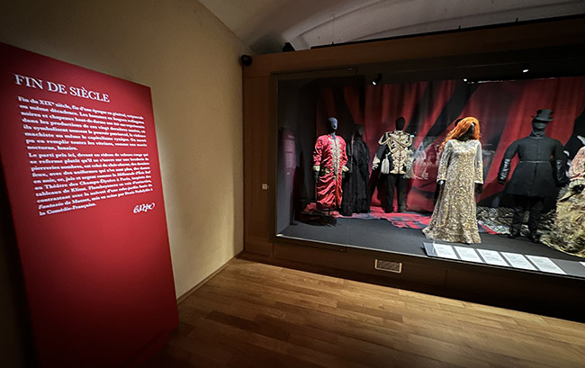 xposition temporaire "Christian Lacroix, en scène" au Centre National du Costume et de la Scène à Moulins
