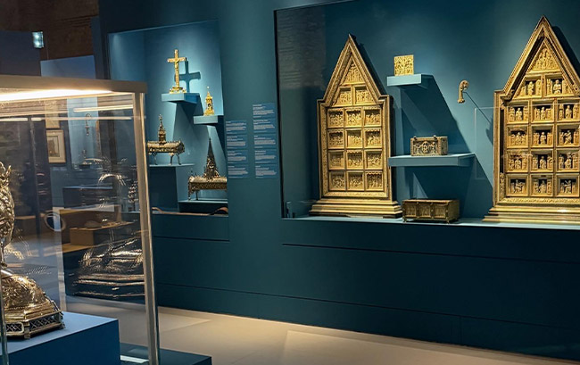 Exposition temporaire "Le Moyen Âge du XIXe siècle. Créations et faux dans les arts précieux" au Musée de Cluny à Paris Exposition temporaire "Le Moyen Âge du XIXe siècle. Créations et faux dans les arts précieux" au Musée de Cluny à Paris