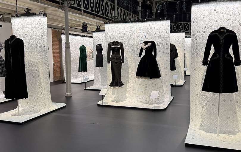 Exposition temporaire "Azzedine Alaïa et Christian Dior, Deux maîtres de la Haute Couture" à la Fondation Alaïa à Paris
