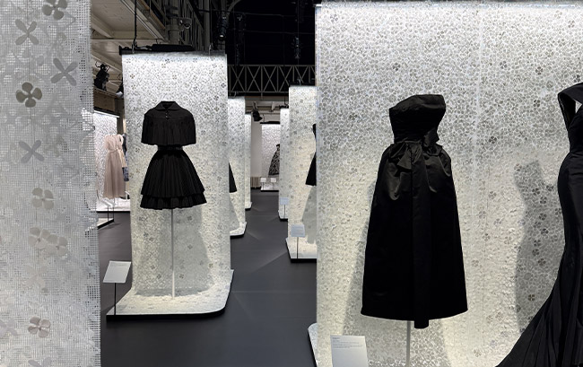 Exposition temporaire "Azzedine Alaïa et Christian Dior, Deux maîtres de la Haute Couture" à la Fondation Alaïa à Paris