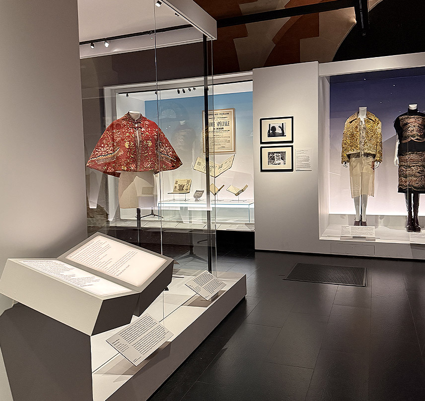 Exposition temporaire "Tisser, broder, sublimer. Les savoir-faire de la mode" au Palais Galliera, Musée de la mode à Paris