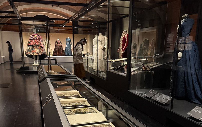 Exposition temporaire "Tisser, broder, sublimer. Les savoir-faire de la mode" au Palais Galliera, Musée de la mode à Paris