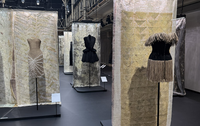 Exposition temporaire "Azzedine Alaïa et l'Afrique" à la Fondation Azzedine Alaïa à Paris Exposition temporaire "Azzedine Alaïa et l'Afrique" à la Fondation Azzedine Alaïa à Paris