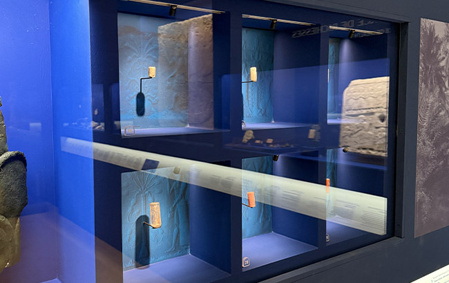 Exposition"Eau primordiale" au Musée du Louvre à Paris Exposition"Eau primordiale" au Musée du Louvre à Paris